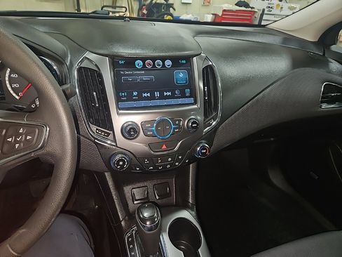 Used 2017 Chevrolet Cruze LT w/ Sun And Sound Package image 17