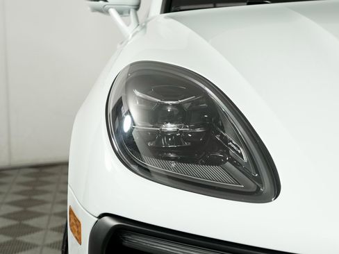 New 2026 Porsche Macan image 11