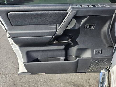 Used 2012 Nissan Titan SL image 21