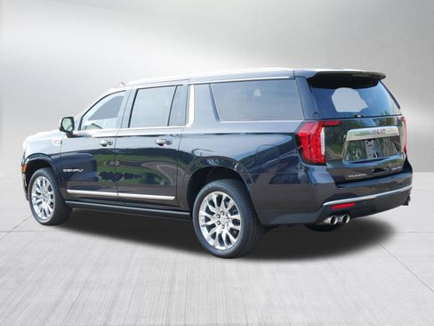 Used 2024 GMC Yukon XL Denali AWD/4WD image 5