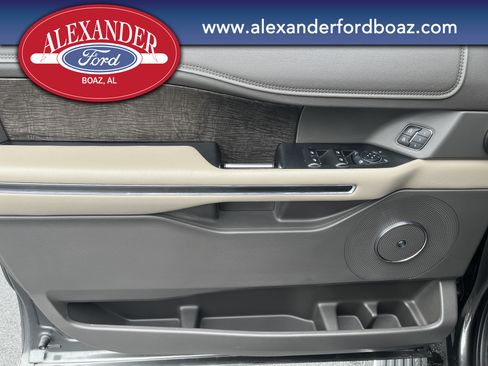 Used 2019 Ford Expedition Limited w/ Equipment Group 302A RWD image 10