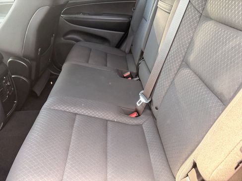 Used 2019 Jeep Grand Cherokee Laredo RWD image 15