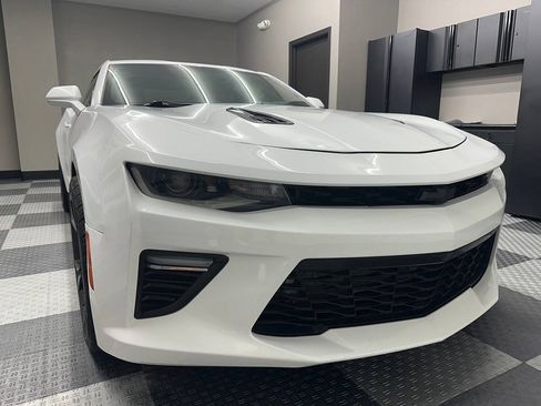 Used 2017 Chevrolet Camaro SS RWD image 8
