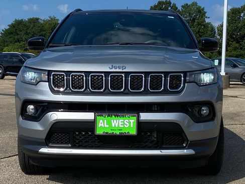 Used 2023 Jeep Compass Limited w/ Sun and Sound Group AWD/4WD image 8