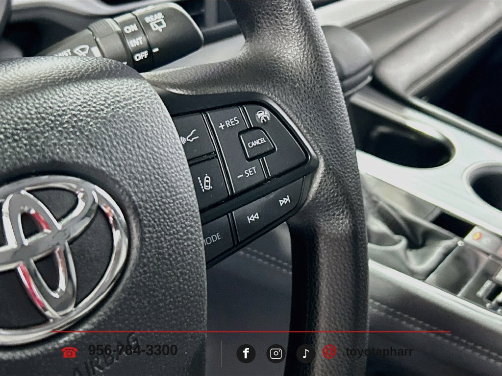 Used 2025 Toyota Sienna LE FWD image 14