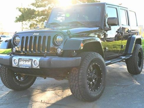 Used 2015 Jeep Wrangler Unlimited Sahara w/ Dual Top Group AWD/4WD image 3