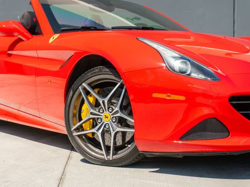 Used 2017 Ferrari California T RWD image 31