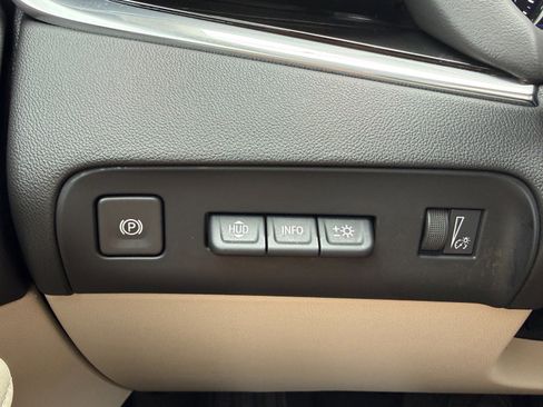 Used 2023 Buick Enclave Avenir w/ Avenir Technology Package AWD/4WD image 34