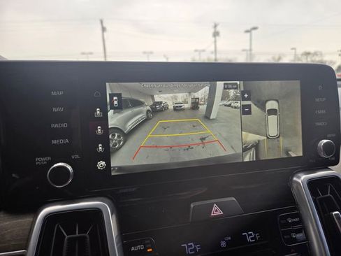 Used 2023 Kia Sorento SX Prestige image 12