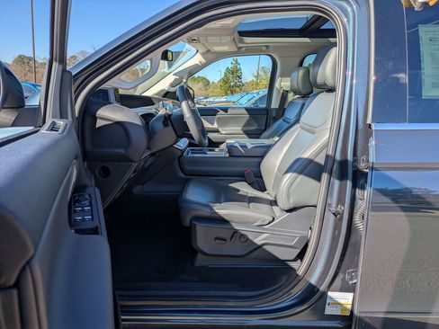 Certified 2025 Ford Expedition Active image 12