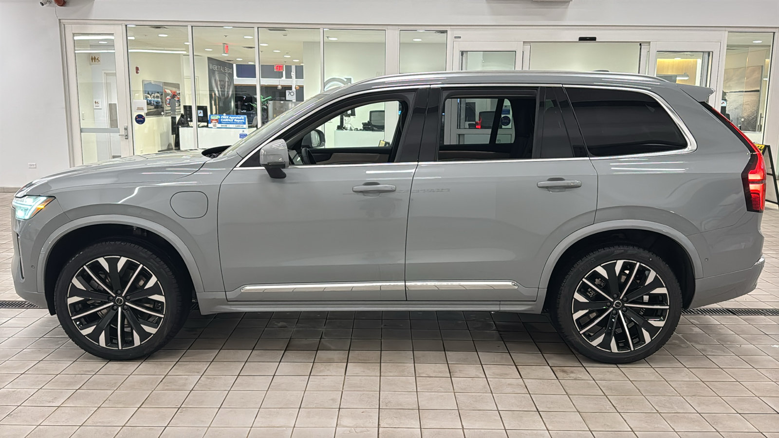 New 2026 Volvo XC90 T8 Plus w/ Protection Package Premier AWD/4WD image 8