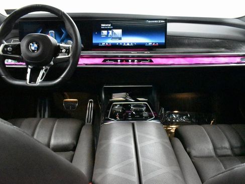 Used 2024 BMW 760i xDrive w/ Executive Package image 15