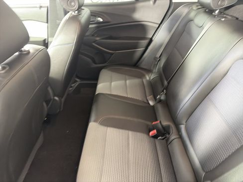 Used 2025 Chevrolet Trax LT w/ LT Convenience Package FWD image 21
