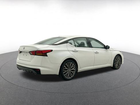 Used 2025 Nissan Altima 2.5 SV FWD image 9