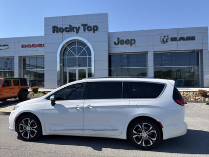 Used 2025 Chrysler Pacifica Pinnacle