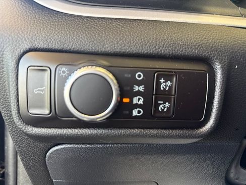 Used 2023 Ford Explorer XLT AWD/4WD image 16