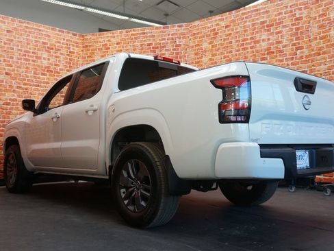Used 2025 Nissan Frontier SV w/ SV Convenience Package AWD/4WD image 5