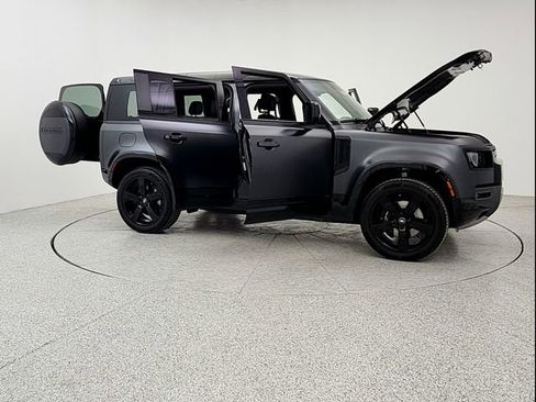Certified 2023 Land Rover Defender 110 image 10