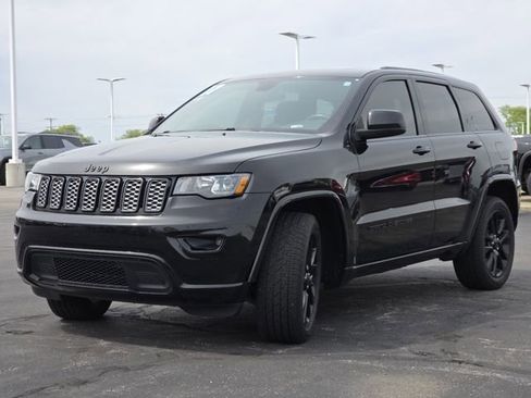 Used 2017 Jeep Grand Cherokee Altitude AWD/4WD image 16