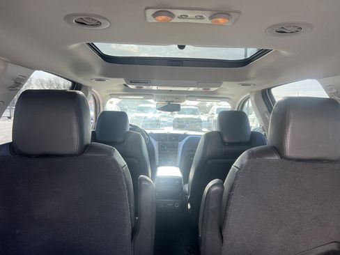 Used 2011 Chevrolet Traverse LT w/ Personal Connectivity Package image 11