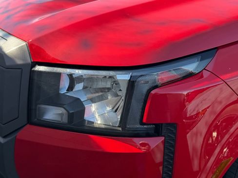 Certified 2025 Nissan Frontier SV image 13