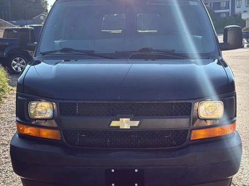 Used 2017 Chevrolet Express 3500 LS RWD image 4