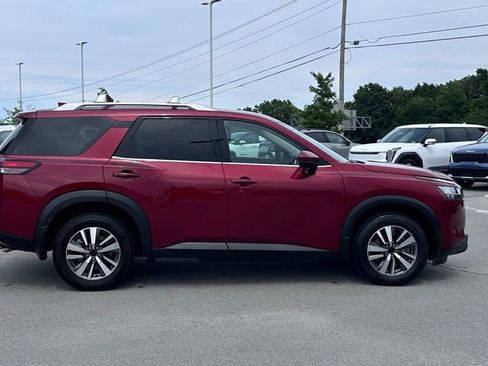 Used 2024 Nissan Pathfinder SL AWD/4WD image 8