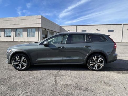 New 2026 Volvo V60 B5 Cross Country Plus w/ Climate Package AWD/4WD image 6