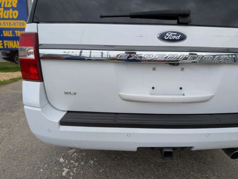 Used 2017 Ford Expedition EL XLT w/ Equipment Group 202A image 13