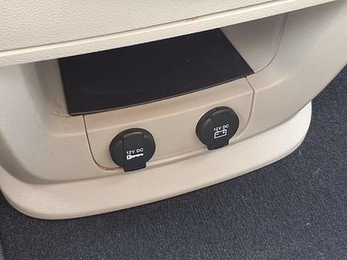 Used 2016 Chrysler Town & Country Touring w/ Driver Convenience Group FWD image 9