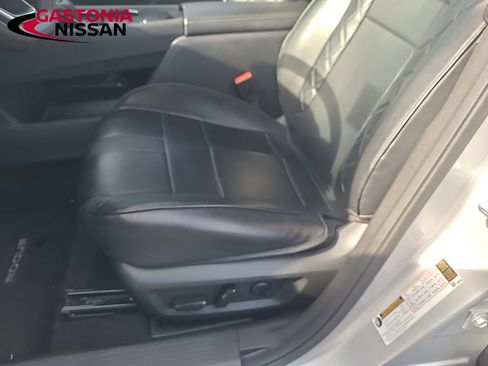 Used 2022 Nissan Rogue SV image 31