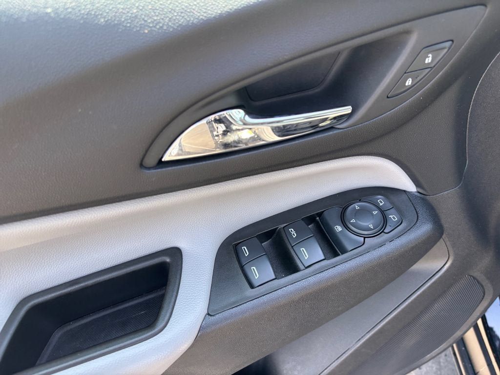 Used 2024 Chevrolet Equinox LS w/ LS Convenience Package FWD image 11