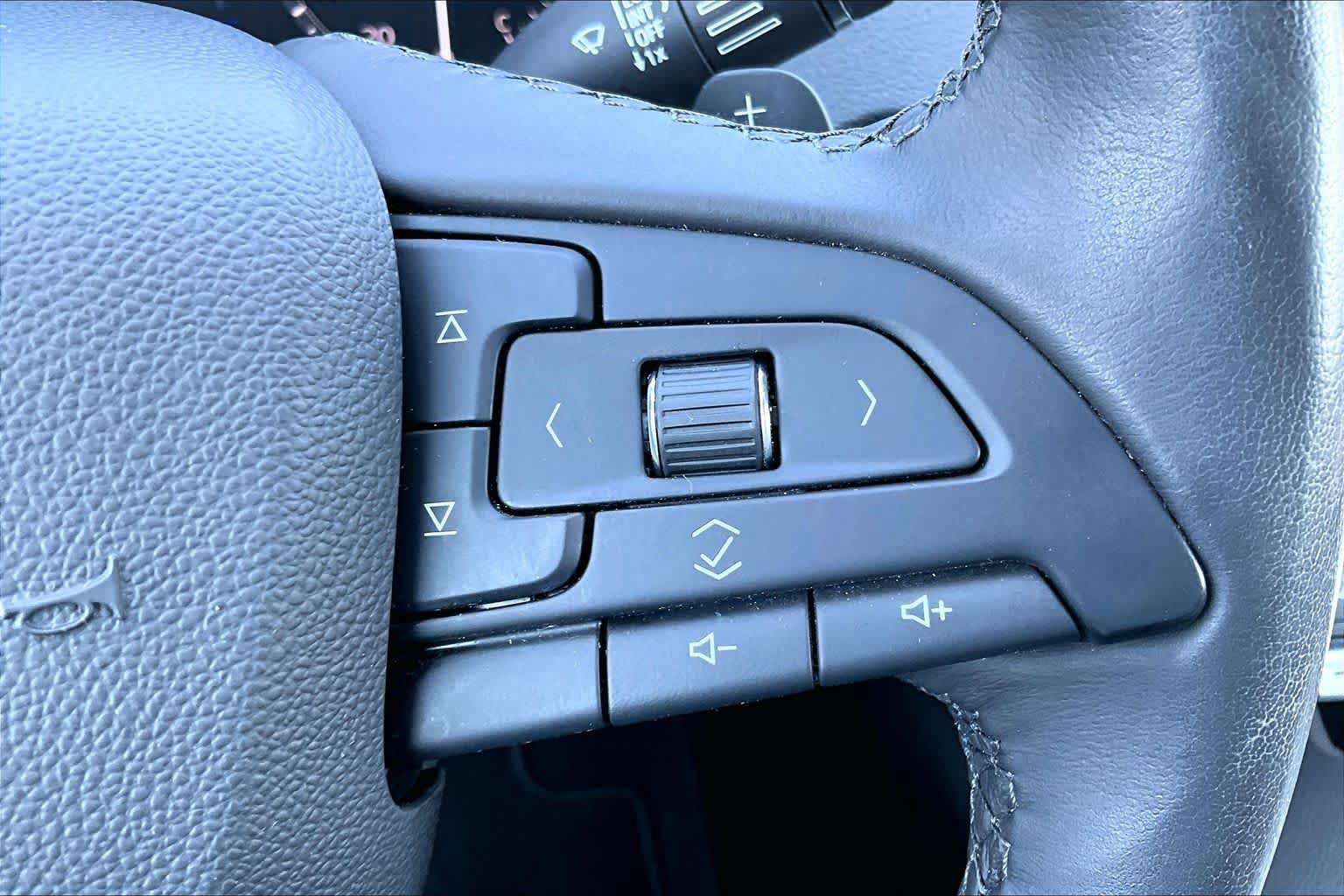 Used 2019 Cadillac XT4 Luxury w/ Cold Weather Package FWD image 22