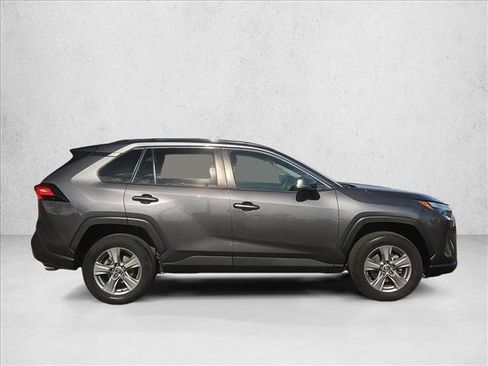Used 2022 Toyota RAV4 XLE AWD/4WD image 4