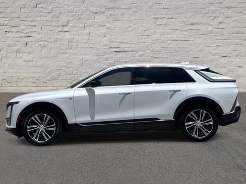 Used 2024 Cadillac Lyriq Luxury RWD image 2