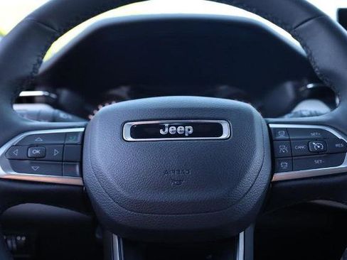 Used 2025 Jeep Compass Limited AWD/4WD image 9