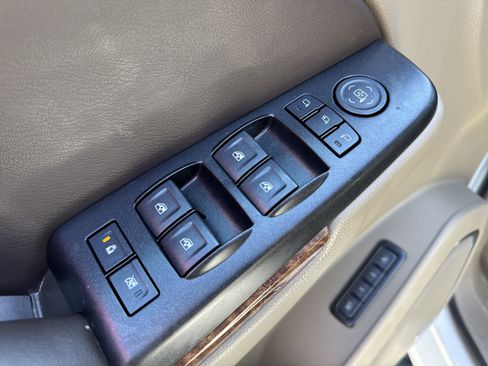 Used 2017 Chevrolet Suburban Premier image 14