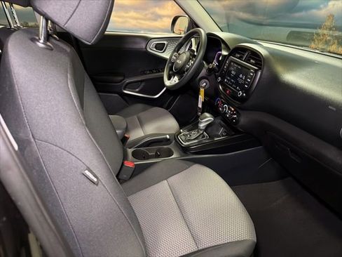 Used 2025 Kia Soul LX FWD image 39