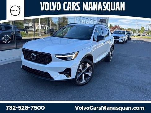 Certified 2025 Volvo XC40 B5 Plus AWD/4WD image 1