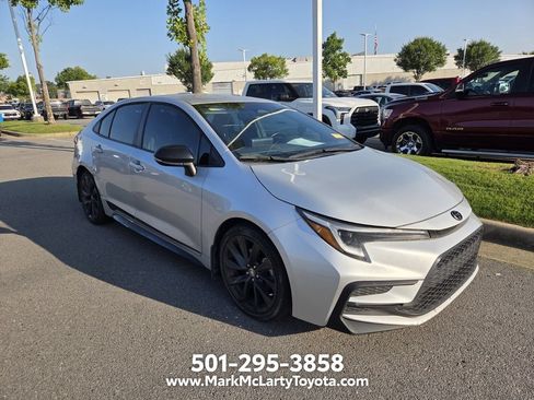 Used 2023 Toyota Corolla SE FWD image 3