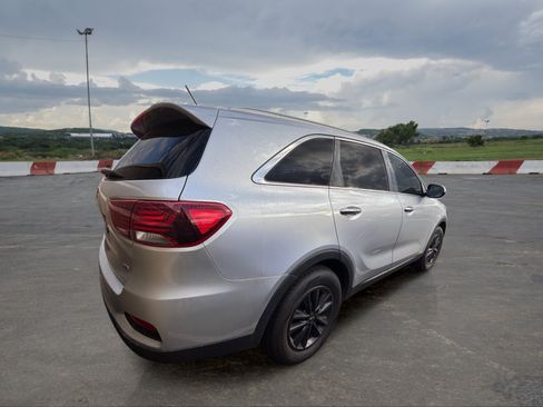 Used 2020 Kia Sorento LX w/ LX I4 Convenience Package FWD image 3