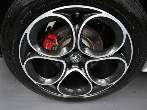 Used 2022 Alfa Romeo Stelvio Veloce image 43