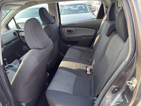 Used 2017 Toyota Yaris L w/ Carpet Mat Package FWD image 10