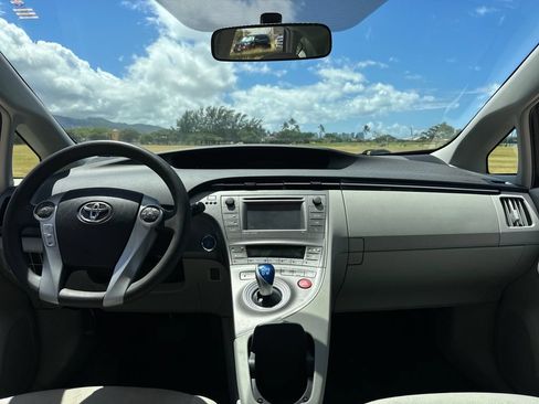 Used 2015 Toyota Prius Four FWD image 13