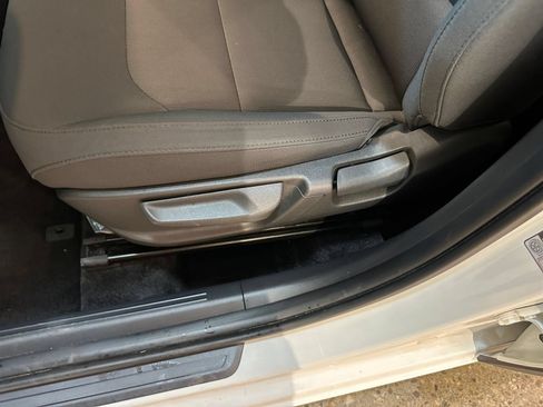 Used 2026 Kia Niro LX FWD image 22