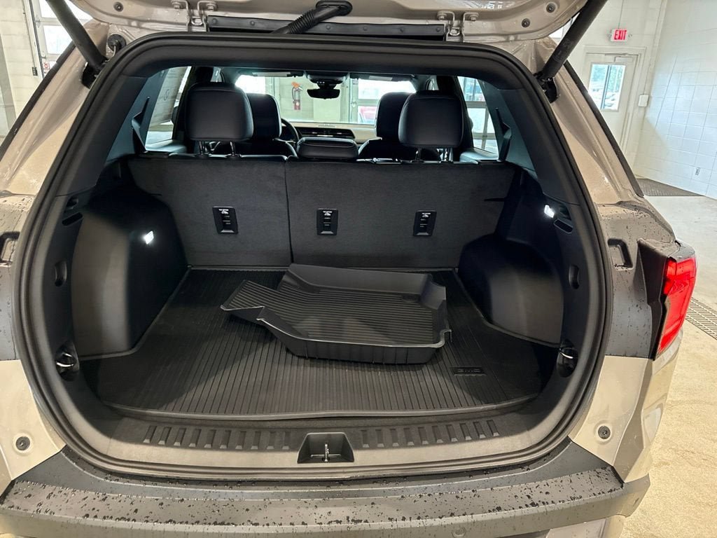 New 2027 GMC Terrain Elevation w/ Elevation Premium Package AWD/4WD image 18
