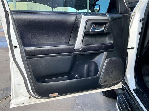 Used 2016 Toyota 4Runner SR5 Premium image 23