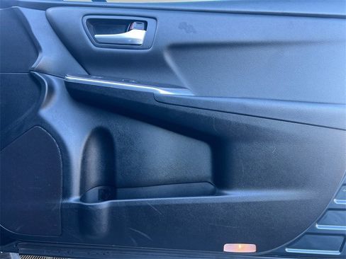 Used 2016 Toyota Camry LE image 13