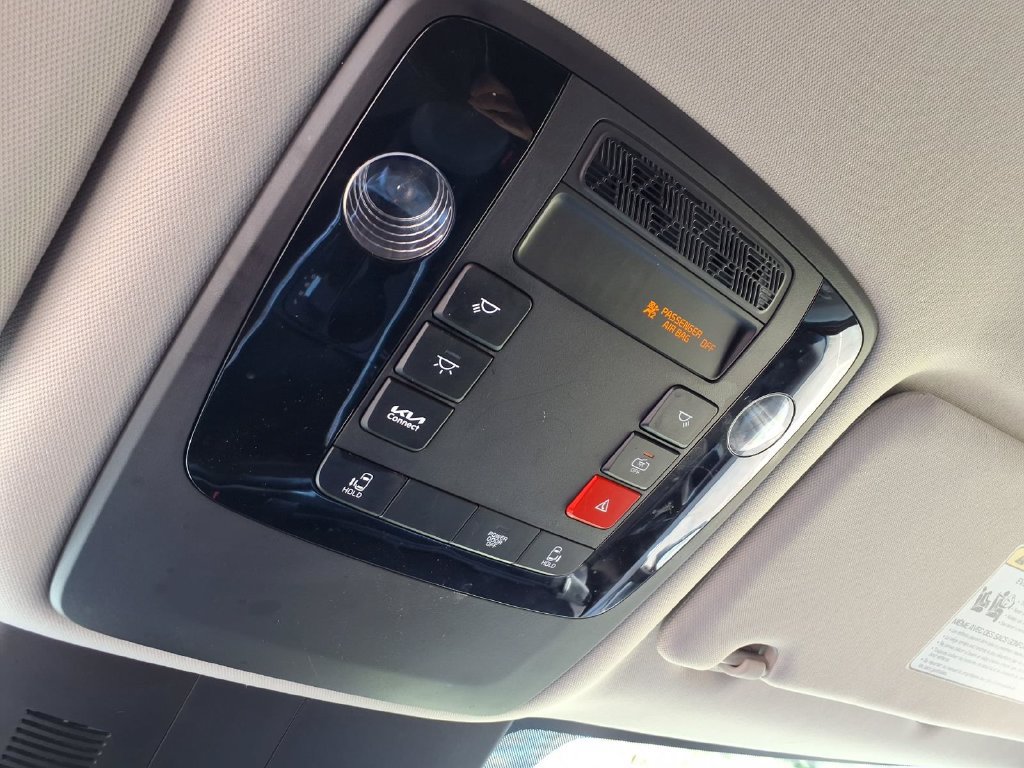Certified 2025 Kia Carnival FWD image 28