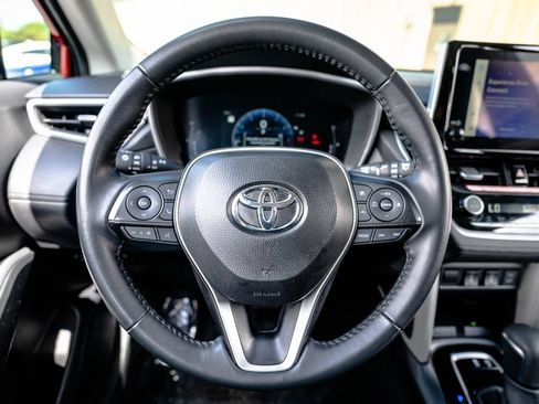 Used 2025 Toyota Corolla Cross XLE AWD/4WD image 14